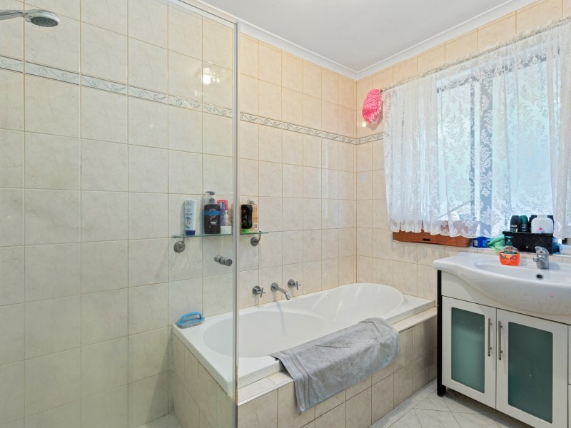 8 Vaucluse Drive, Happy Valley SA 5159
