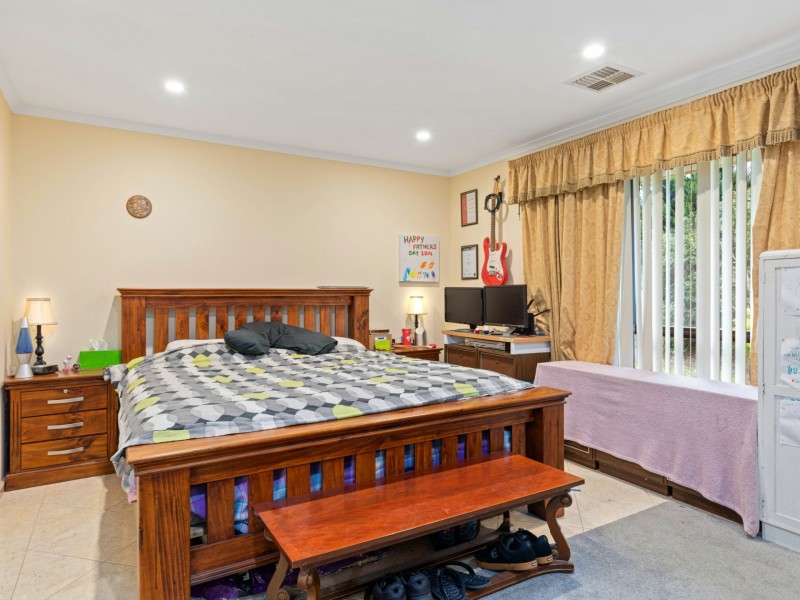 8 Vaucluse Drive, Happy Valley SA 5159
