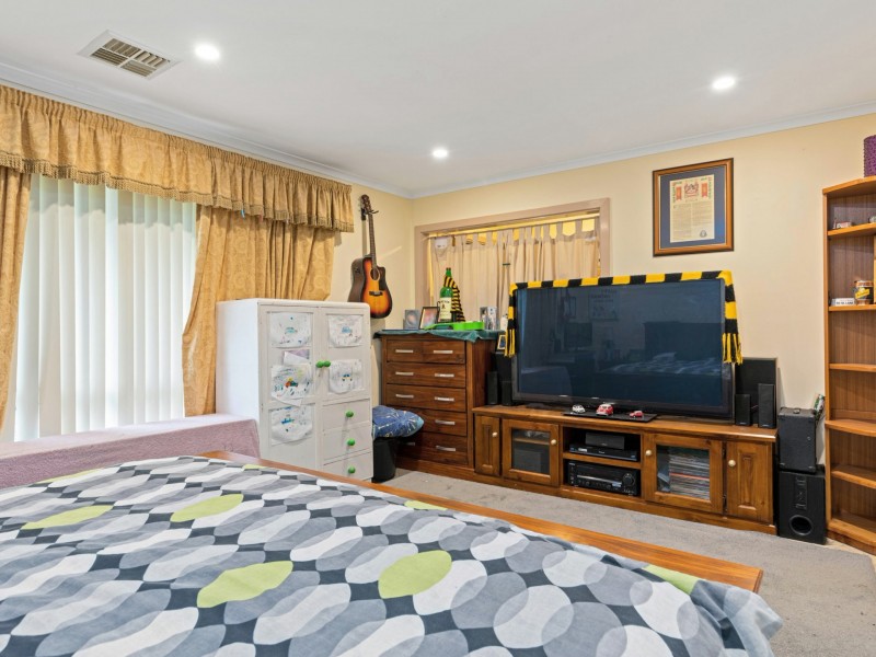 8 Vaucluse Drive, Happy Valley SA 5159