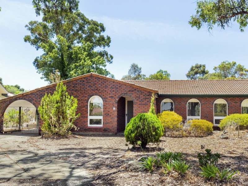 123 Black Road, Flagstaff Hill SA 5159