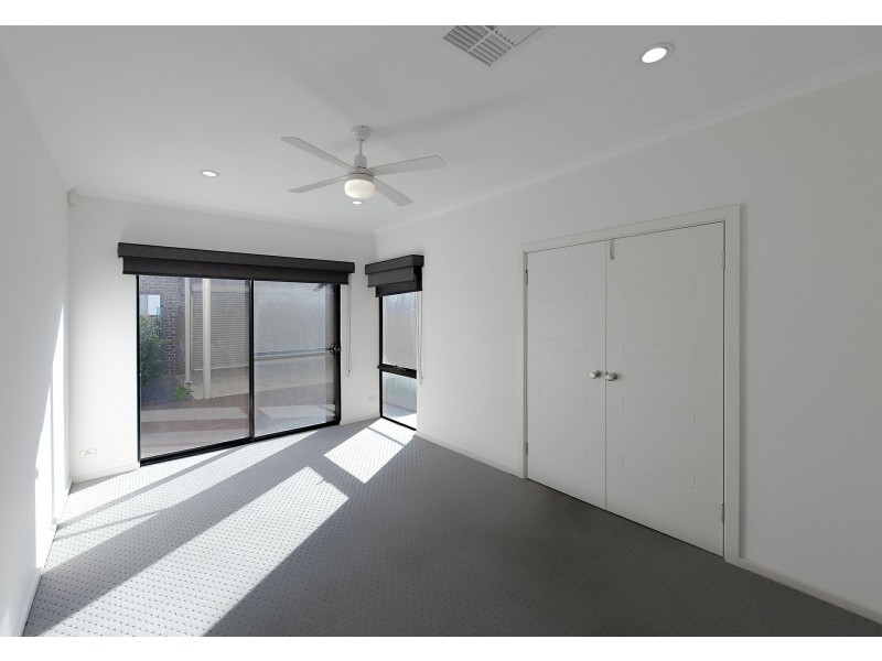 6 Chianti Lane, Mawson Lakes SA 5095