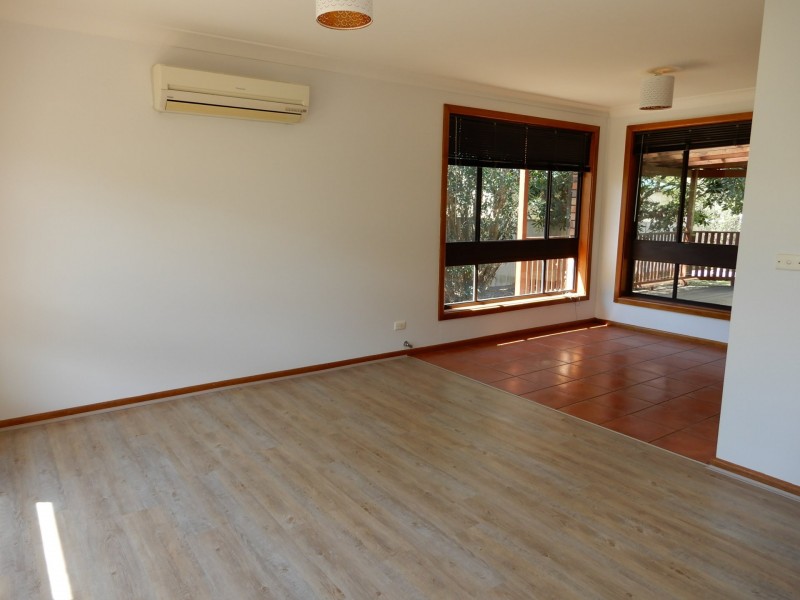 12 Alverstoke Close, Bomaderry NSW 2541