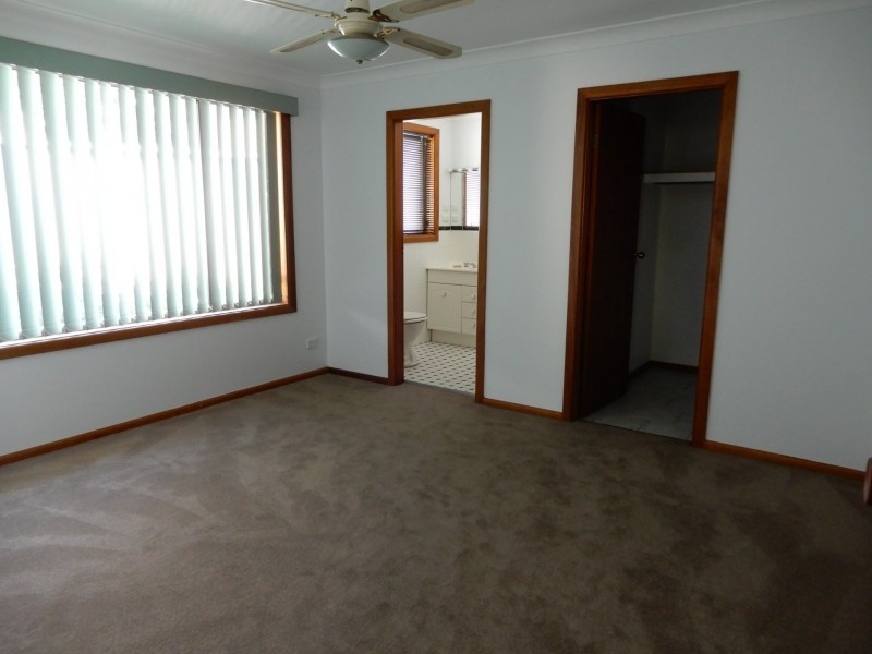 12 Alverstoke Close, Bomaderry NSW 2541