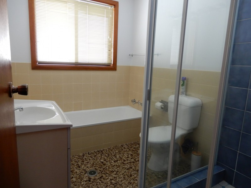 12 Alverstoke Close, Bomaderry NSW 2541