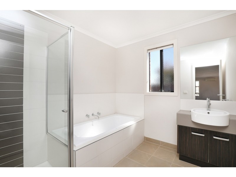 16 Kayla Avenue, Tarneit VIC 3029