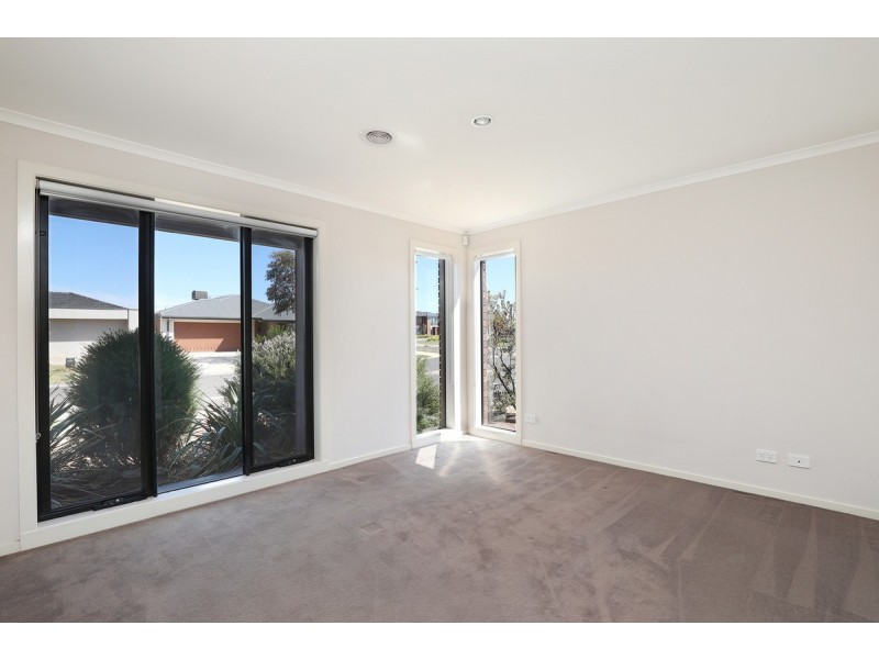 16 Kayla Avenue, Tarneit VIC 3029