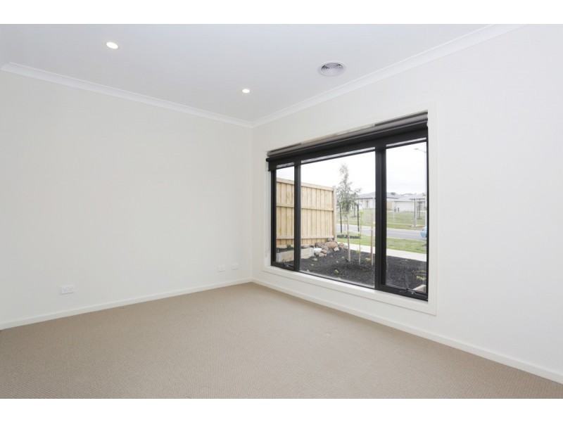 21 Cobungra Grove, Wollert VIC 3750