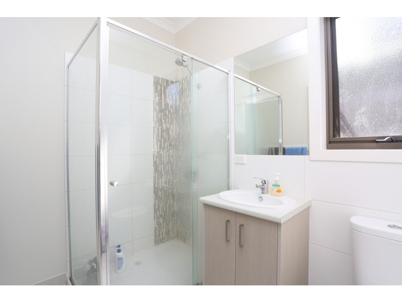 2/68 Reid Street, South Morang VIC 3752