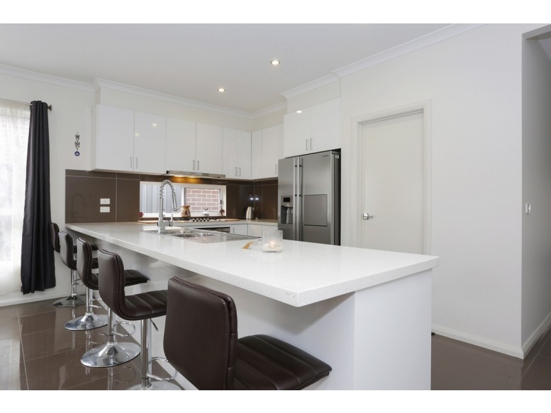 12 Creswick Drive, Wollert VIC 3750