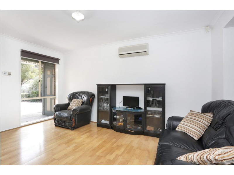 8 Chamney Place, Roxburgh Park VIC 3064