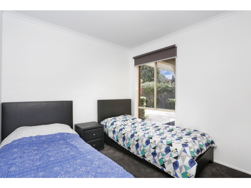 8 Chamney Place, Roxburgh Park VIC 3064