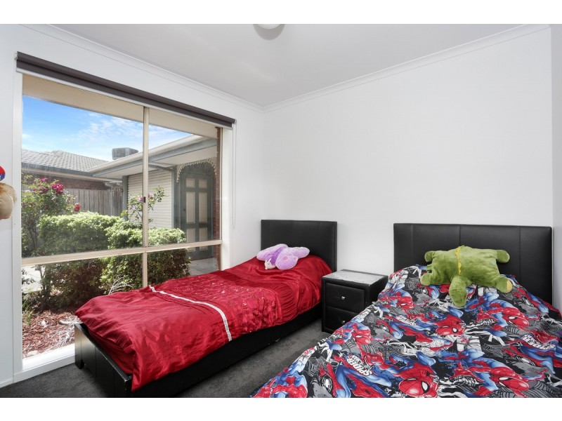 8 Chamney Place, Roxburgh Park VIC 3064