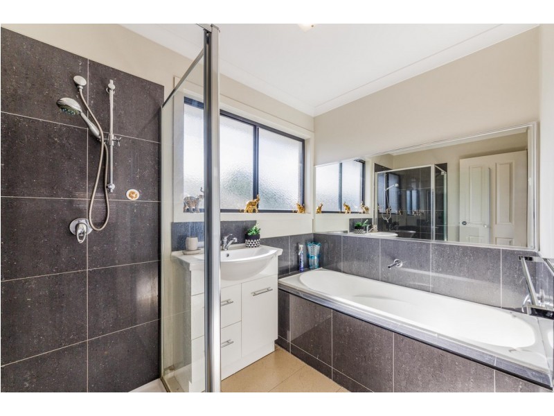 32 Creeds Farm Lane, Epping VIC 3076