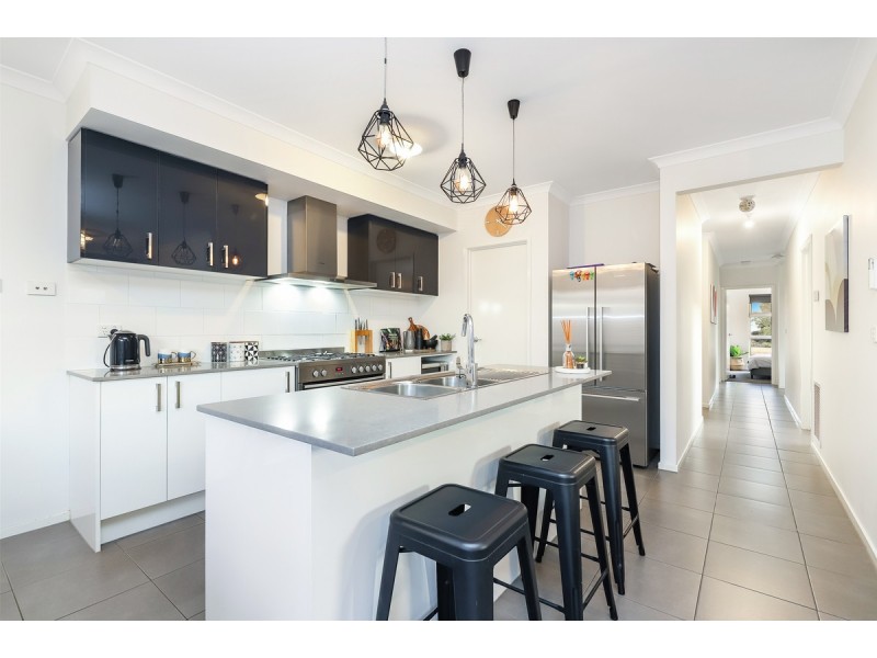 1 Courances Walk, Wollert VIC 3750