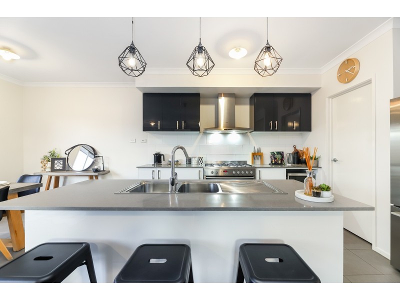 1 Courances Walk, Wollert VIC 3750