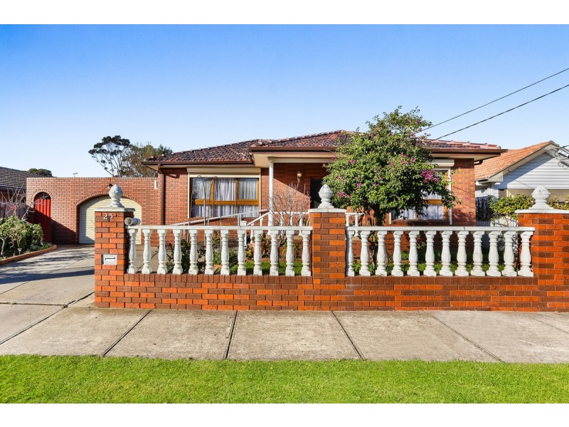 25 Saltley Street, South Kingsville VIC 3015