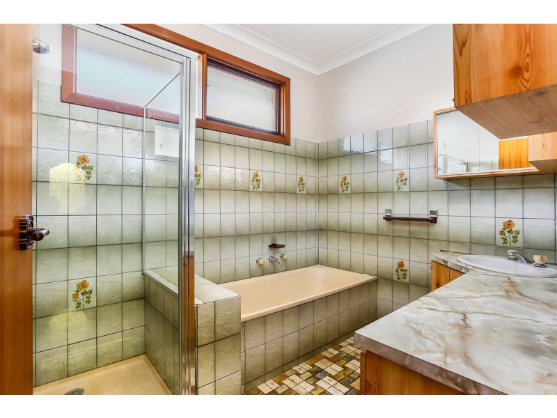 25 Saltley Street, South Kingsville VIC 3015