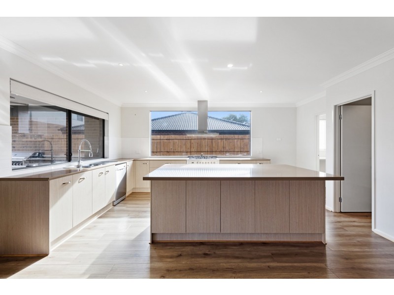 4 Rockgarden Way, Wollert VIC 3750