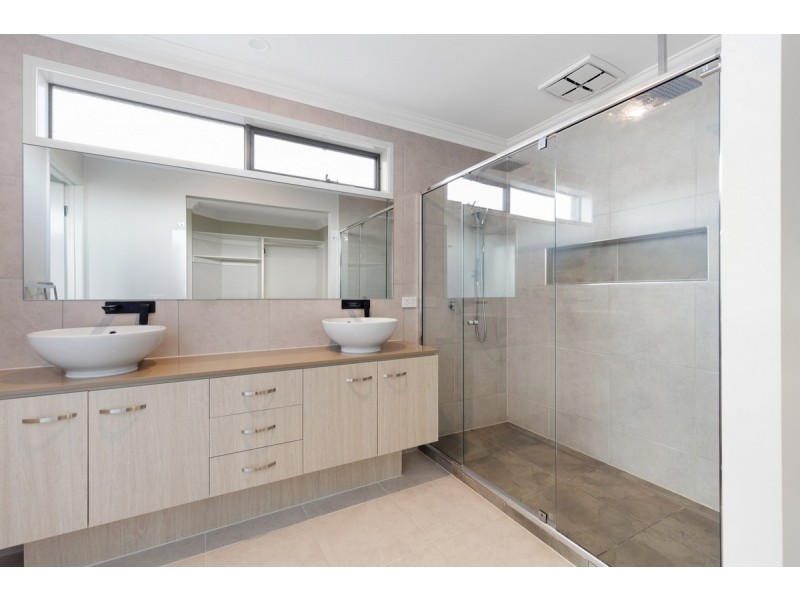 4 Rockgarden Way, Wollert VIC 3750