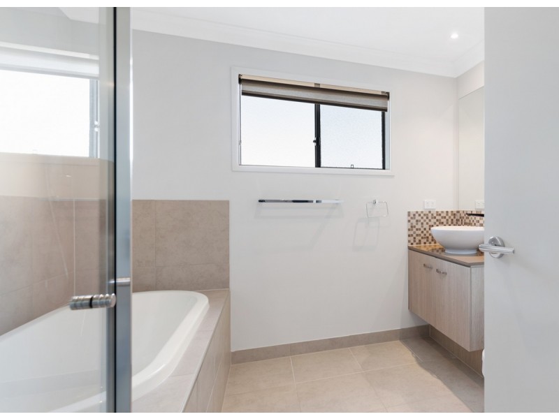 4 Rockgarden Way, Wollert VIC 3750