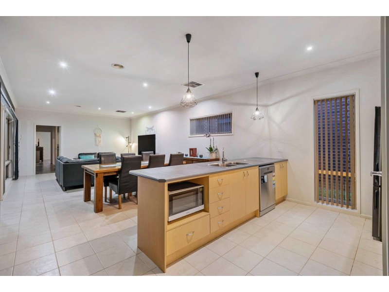 13 Burrora Way, Craigieburn VIC 3064