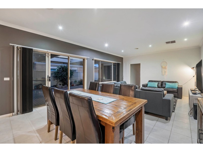 13 Burrora Way, Craigieburn VIC 3064