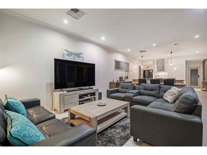13 Burrora Way, Craigieburn VIC 3064
