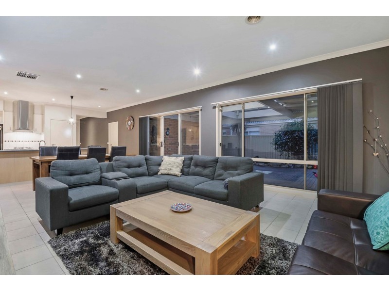 13 Burrora Way, Craigieburn VIC 3064