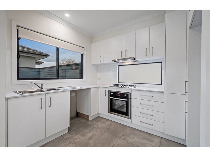2/5 Harbury Street, Reservoir VIC 3073