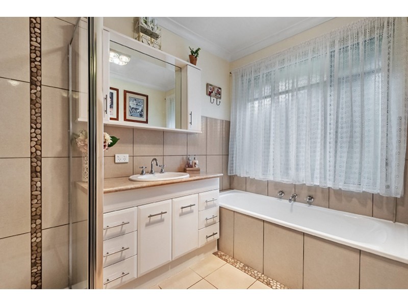 68 Rosedale Drive, Lalor VIC 3075