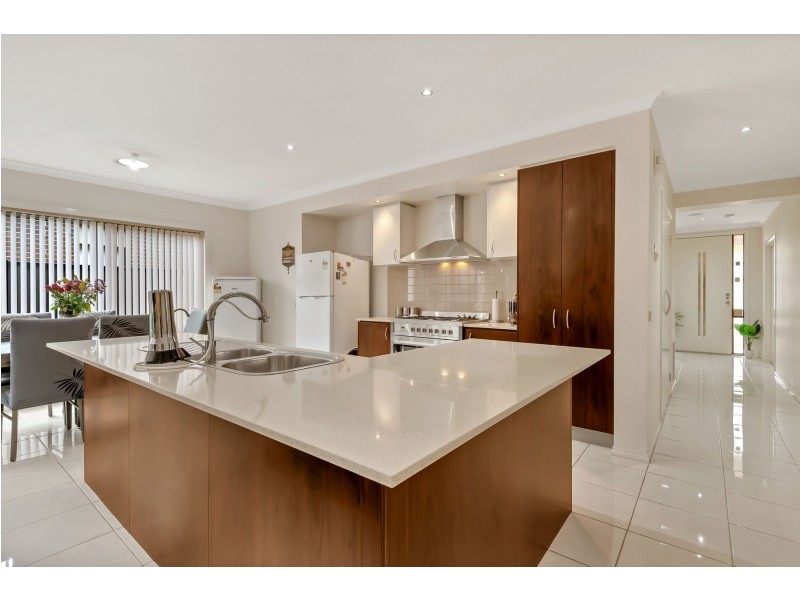 5 Falls Avenue, Craigieburn VIC 3064