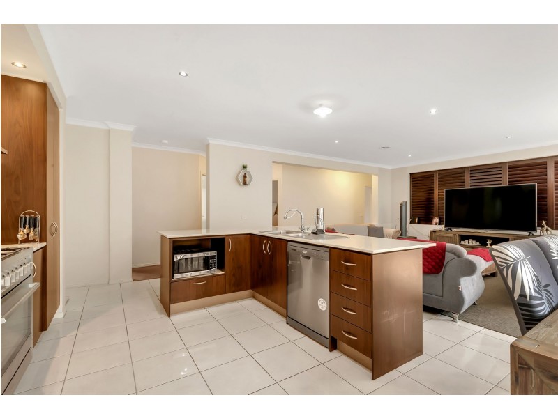 5 Falls Avenue, Craigieburn VIC 3064