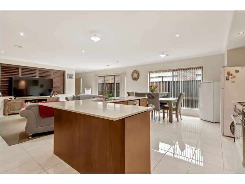 5 Falls Avenue, Craigieburn VIC 3064