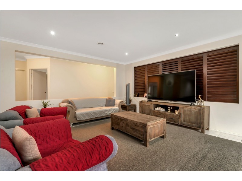 5 Falls Avenue, Craigieburn VIC 3064