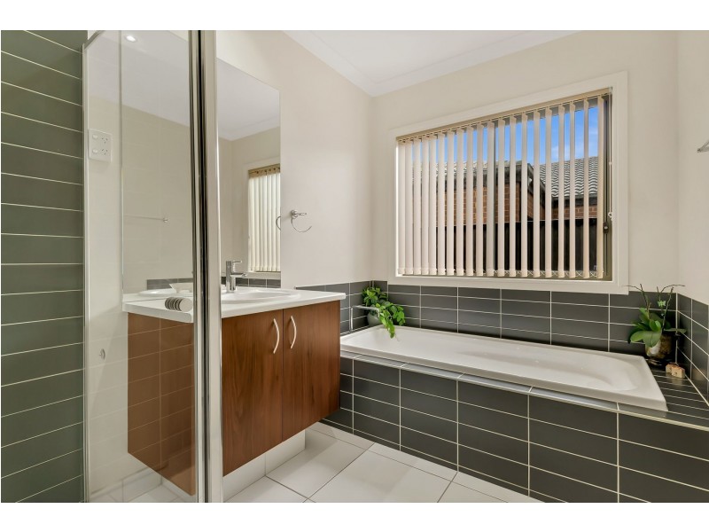 5 Falls Avenue, Craigieburn VIC 3064