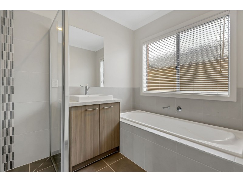 32 Hilderstone Avenue, Wollert VIC 3750