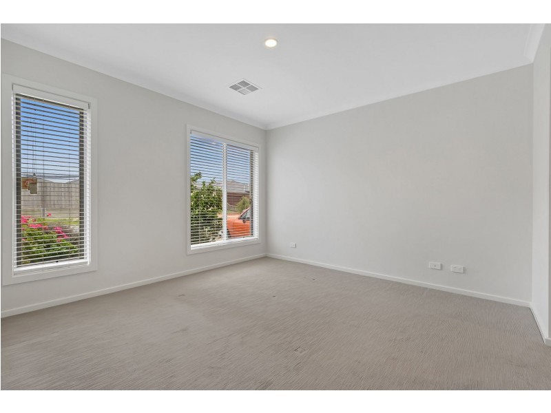 32 Hilderstone Avenue, Wollert VIC 3750