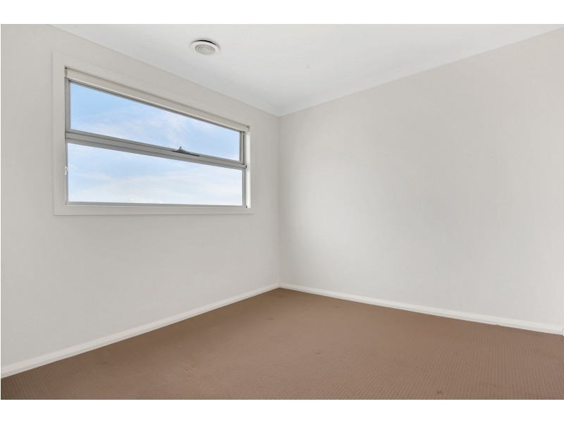 4/12-14 Vilnius Way, Truganina VIC 3029