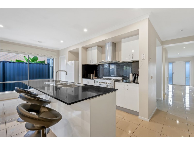 16 Bottlebrush Road, Craigieburn VIC 3064