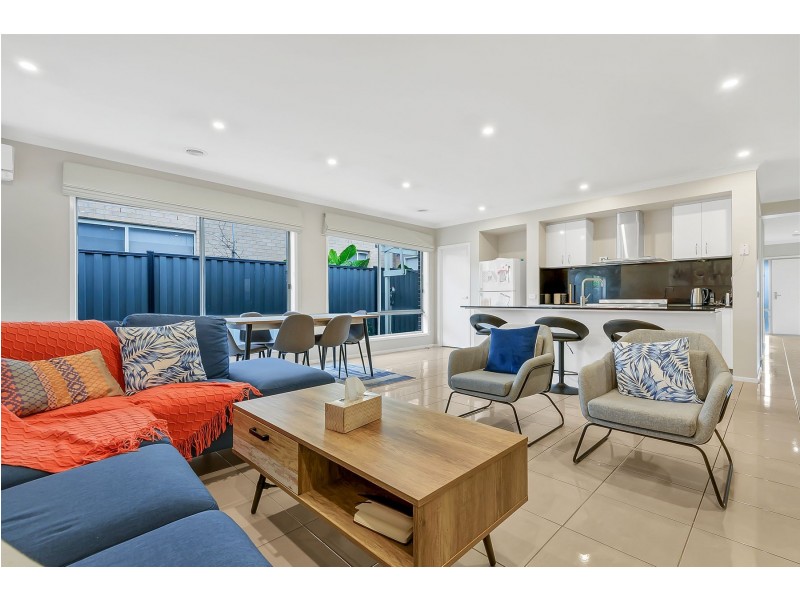 16 Bottlebrush Road, Craigieburn VIC 3064