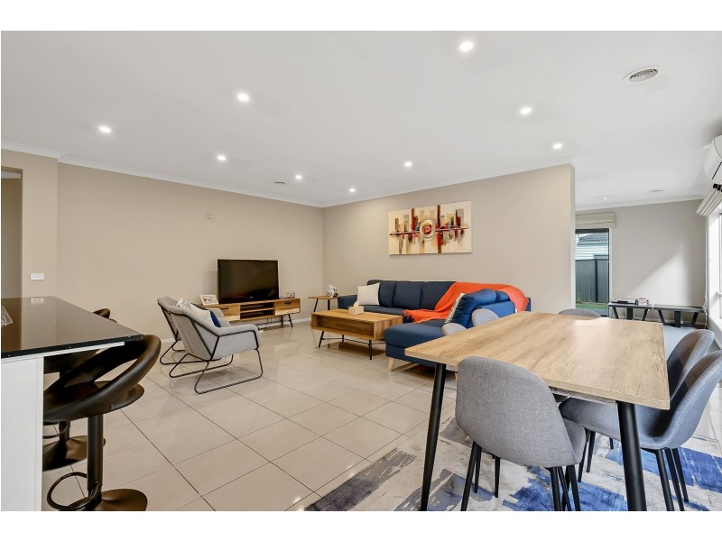 16 Bottlebrush Road, Craigieburn VIC 3064