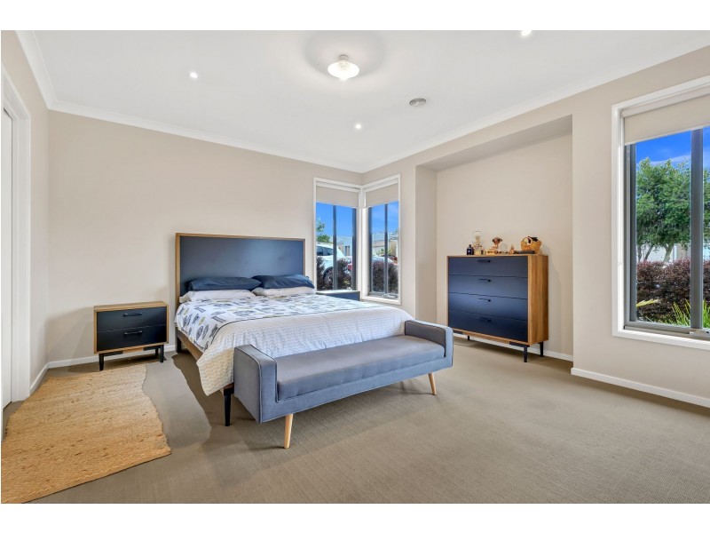 16 Bottlebrush Road, Craigieburn VIC 3064