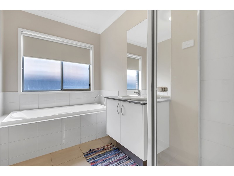 16 Bottlebrush Road, Craigieburn VIC 3064