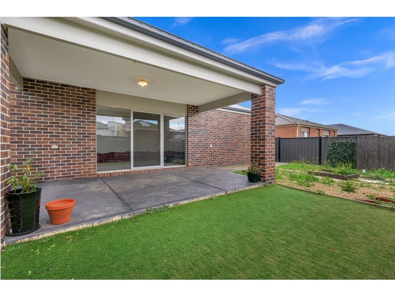 16 Bottlebrush Road, Craigieburn VIC 3064