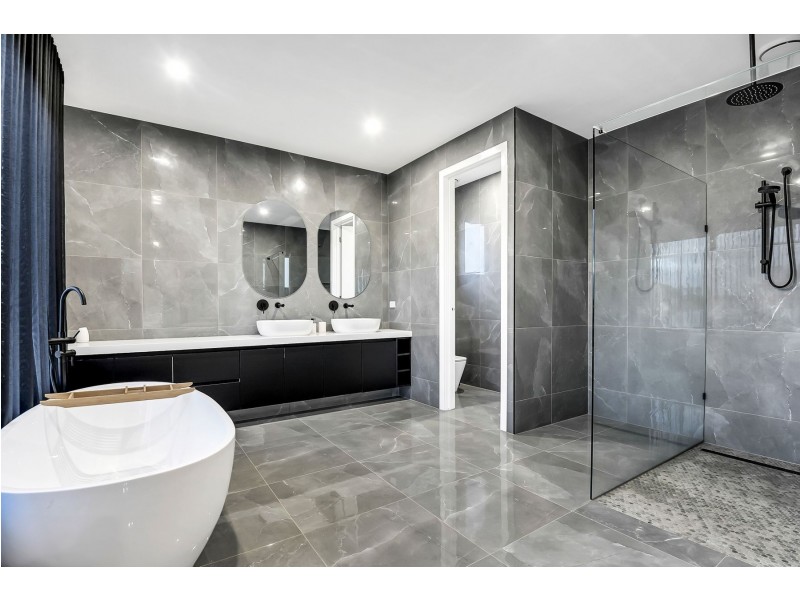 6 Joybelle Way, South Morang VIC 3752