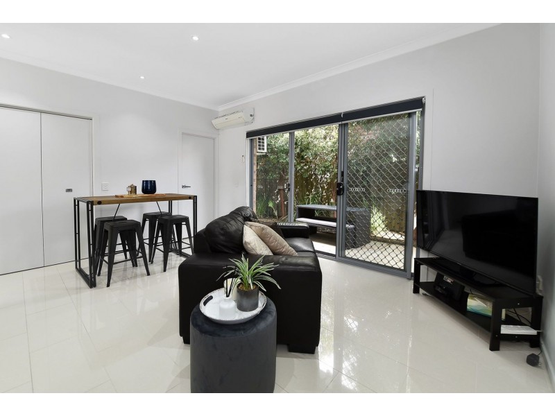 2/155 Rathcown Road, Reservoir VIC 3073