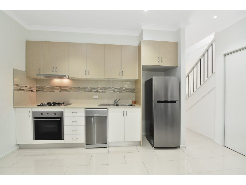 2/155 Rathcown Road, Reservoir VIC 3073