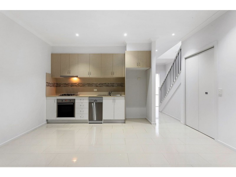 2/155 Rathcown Road, Reservoir VIC 3073