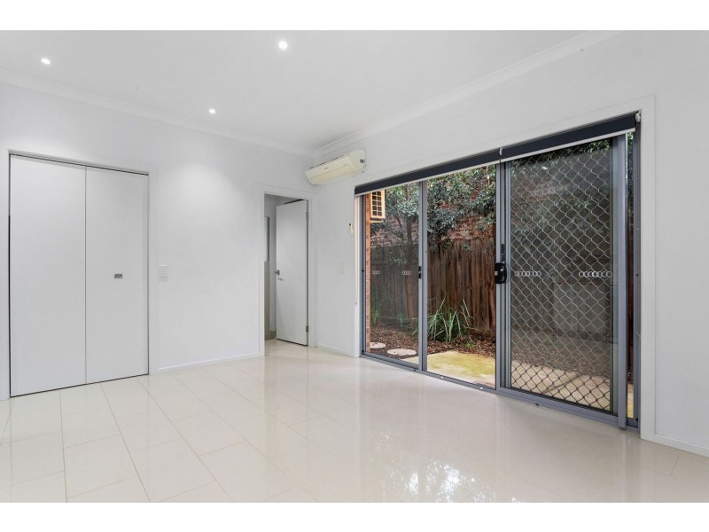 2/155 Rathcown Road, Reservoir VIC 3073