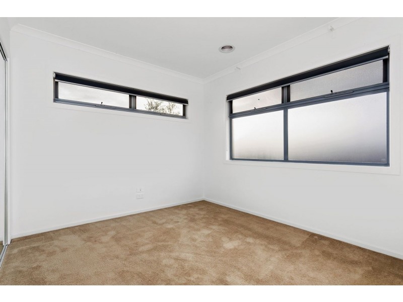 2/155 Rathcown Road, Reservoir VIC 3073